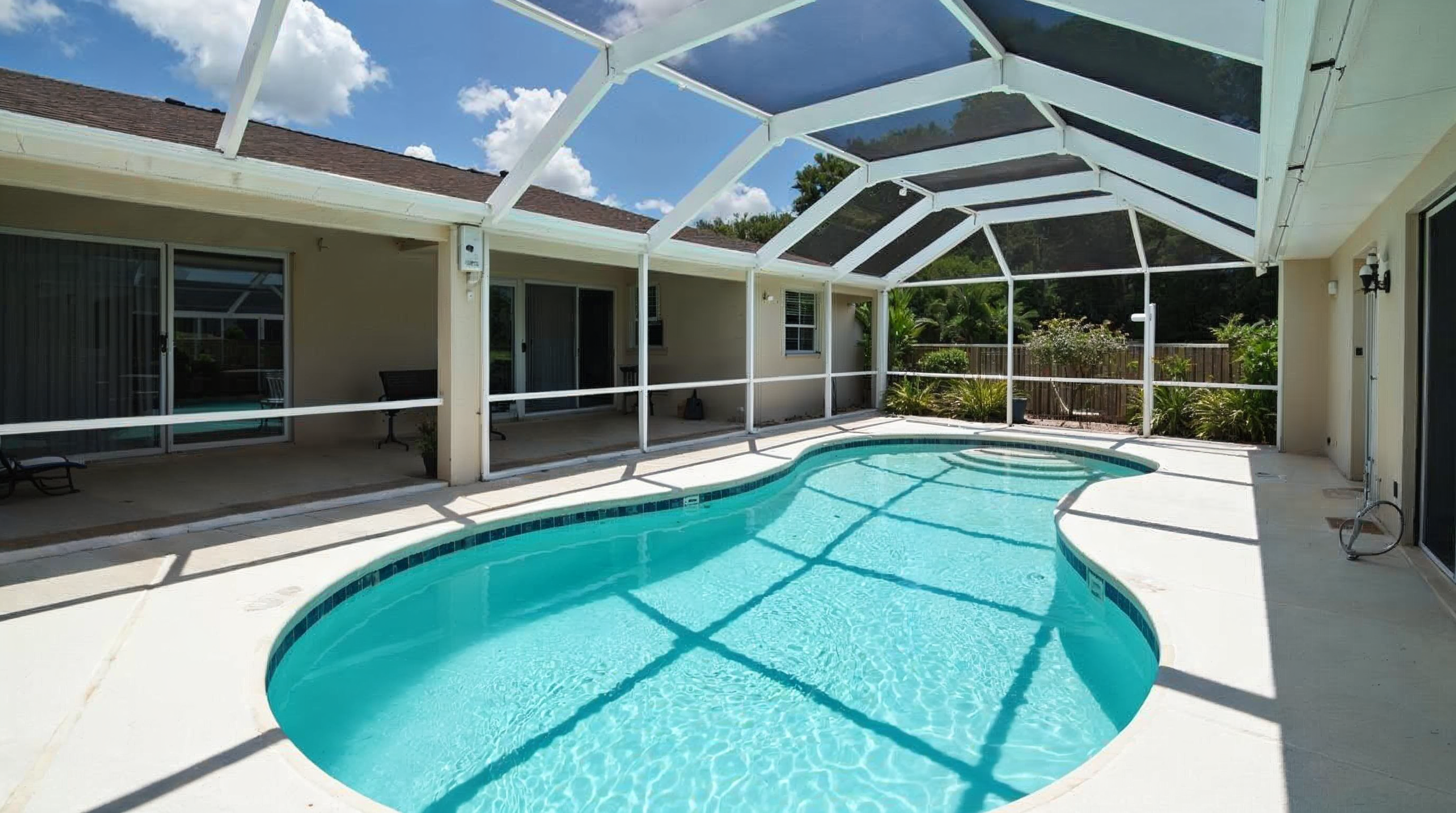 Pool cage painting and restoration Sarasota